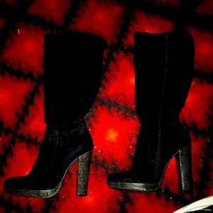 Woman’s high heel boots size 5